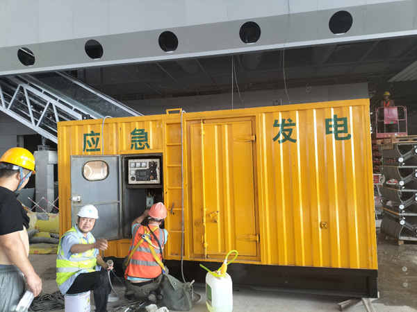 成华怎样判断空气滤清器是否需要更换？